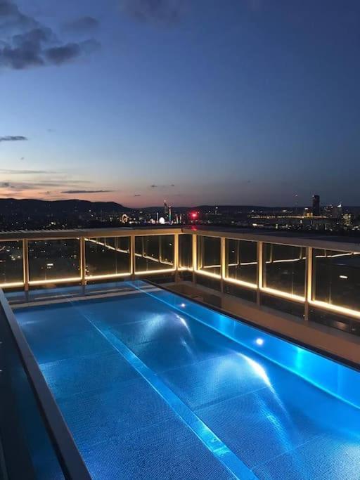 Deluxe & Rooftop-pool Appartement *